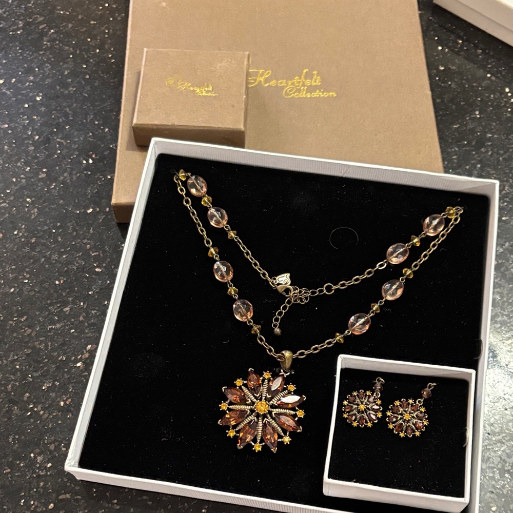 Vintage Heartfelt Collection Amber Starburst necklace Full Length 20" & earrings